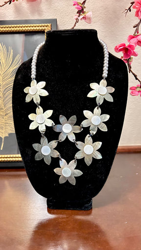 Herenui mop necklace