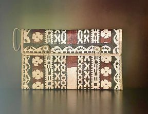 Tapa lauhala clutch