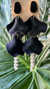 Dangle pearl leaf earrings