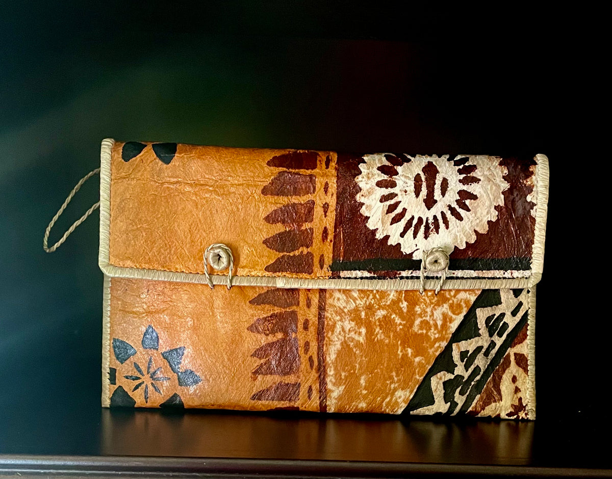 Tapa lauhala clutch