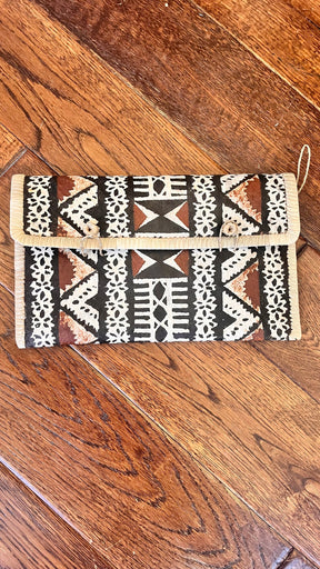 Tapa lauhala clutch