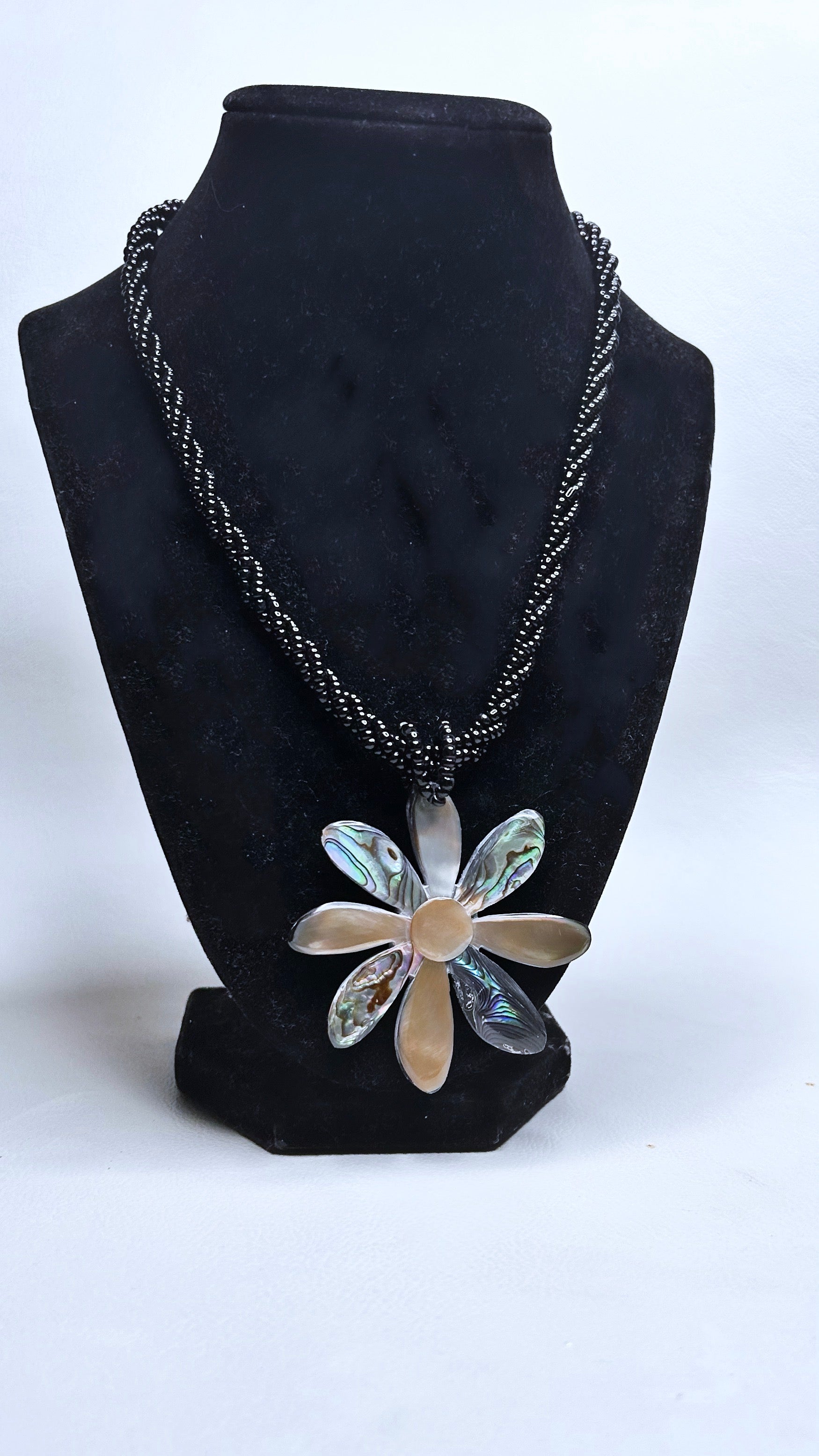 Napua mother of pearl necklace