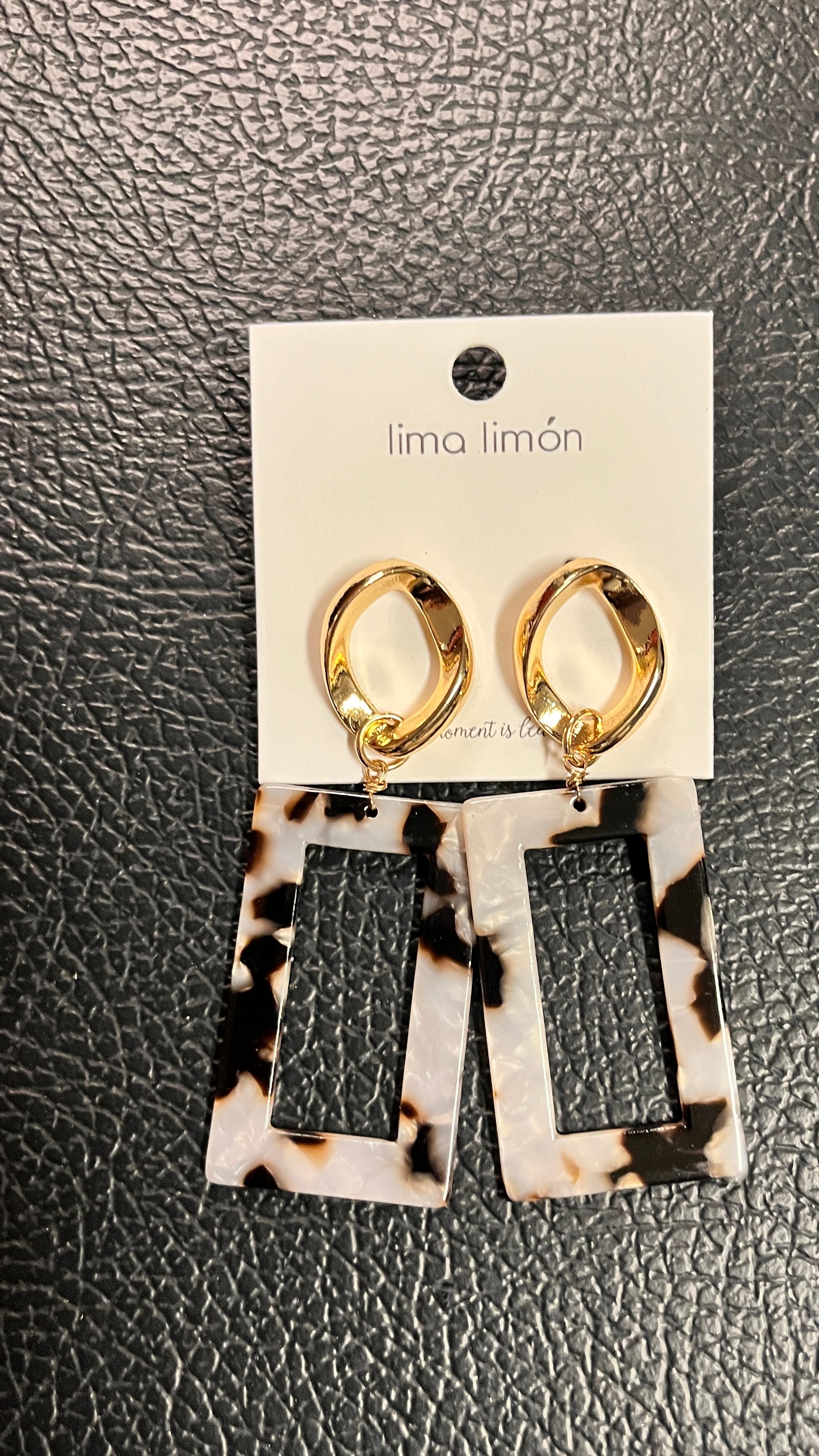 Lilian turtle Shell earrings